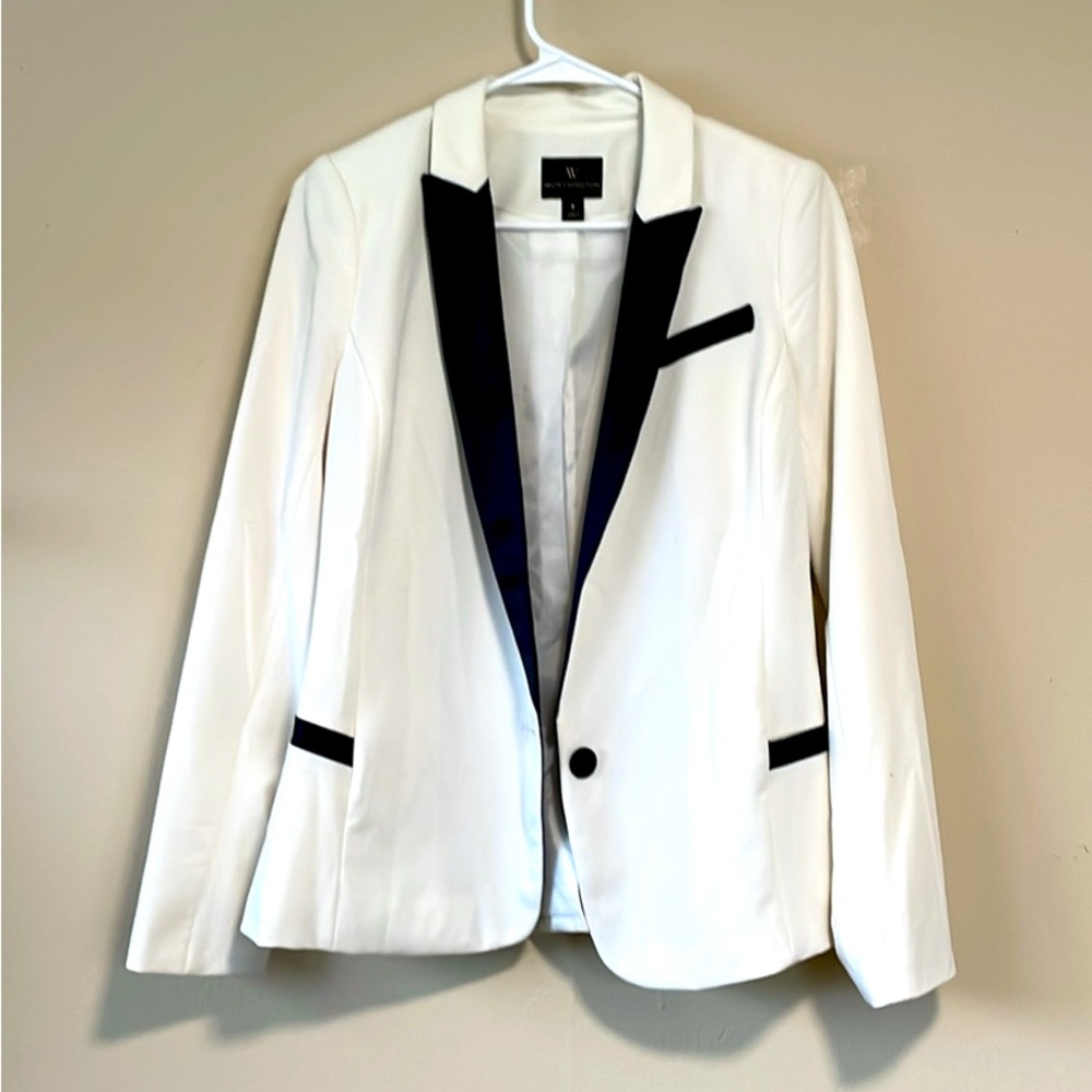 Women’s tuxedo blazer